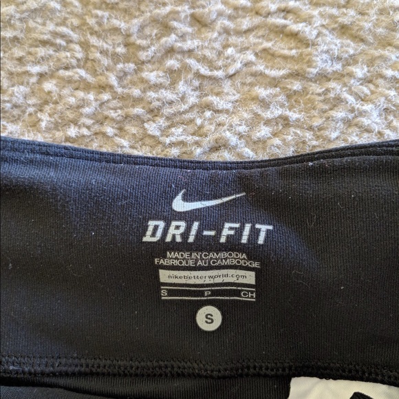 Black nike cropped leggings - Picture 3 of 4